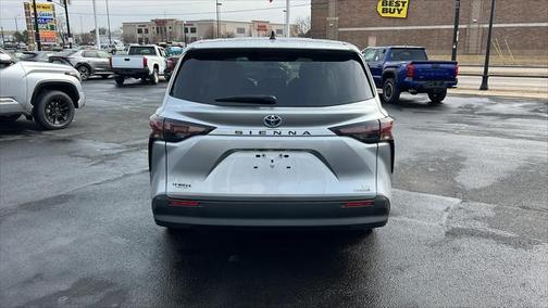 2023 Toyota Sienna LE