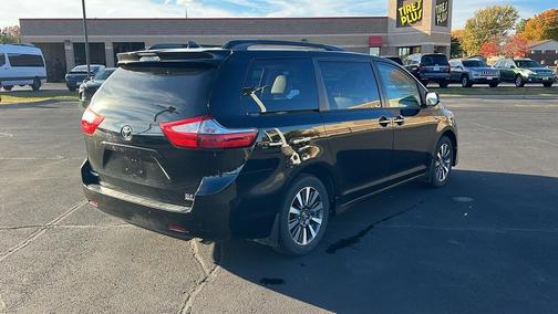 2019 Toyota Sienna XLE