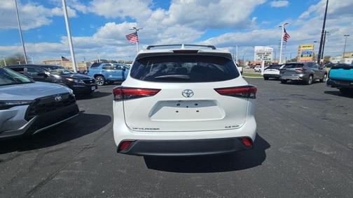 Wind Chill Pearl 2023 Toyota Highlander XLE