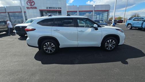 Wind Chill Pearl 2023 Toyota Highlander XLE