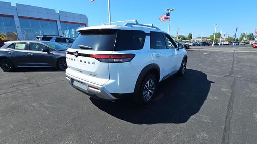 White Pearl 2025 Nissan Pathfinder SL 4WD