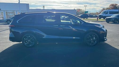 2024 Toyota Sienna XSE 7 Passenger