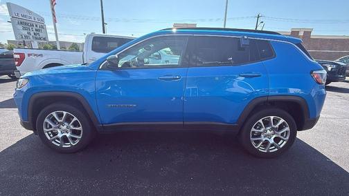 Laser Blue Pearlcoat 2022 Jeep Compass Latitude Lux
