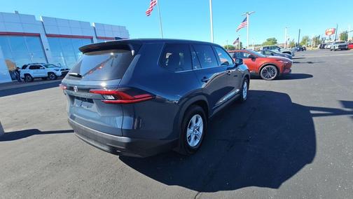 Cloud 2025 Toyota Highlander LE
