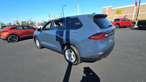 Cloud 2025 Toyota Highlander LE