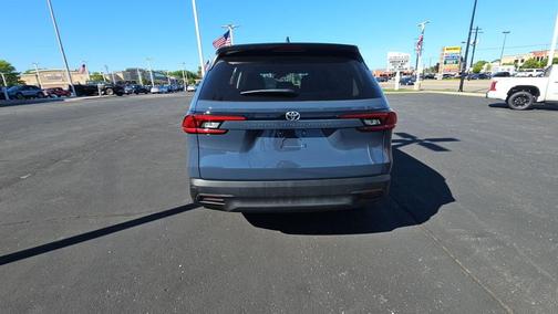 Cloud 2025 Toyota Highlander LE