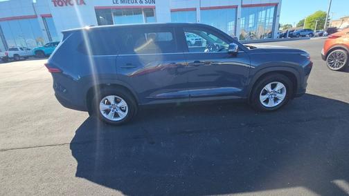 Cloud 2025 Toyota Highlander LE