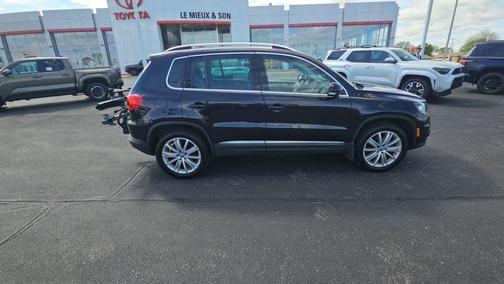Deep Black 2016 Volkswagen Tiguan SE