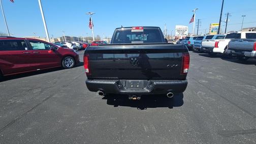 Brilliant Black Crystal Pearlcoat 2016 RAM 1500 Sport