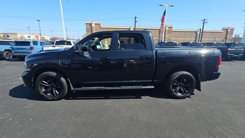Brilliant Black Crystal Pearlcoat 2016 RAM 1500 Sport