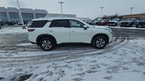 2023 Nissan Pathfinder SL 4WD