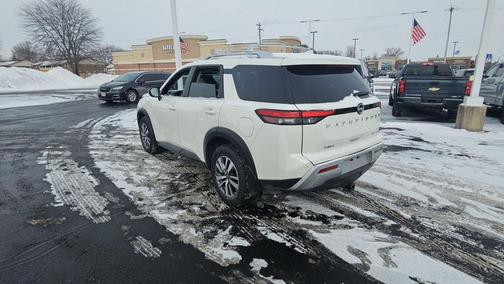 2023 Nissan Pathfinder SL 4WD