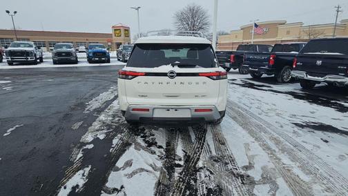 2023 Nissan Pathfinder SL 4WD