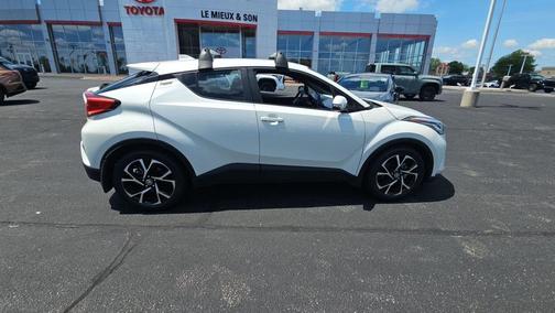 Blizzard Pearl 2021 Toyota C-HR XLE
