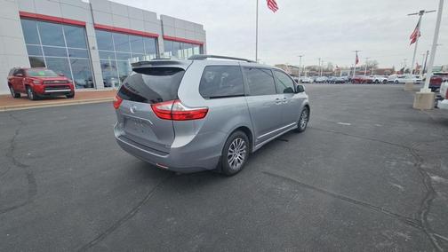 2018 Toyota Sienna XLE