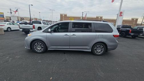 2018 Toyota Sienna XLE