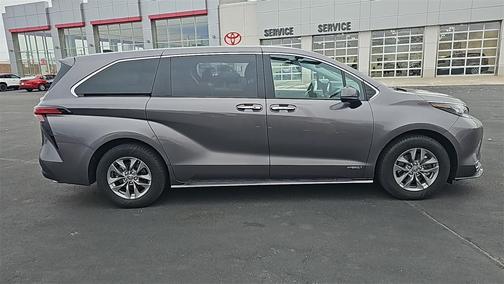 2021 Toyota Sienna XLE 7 Passenger