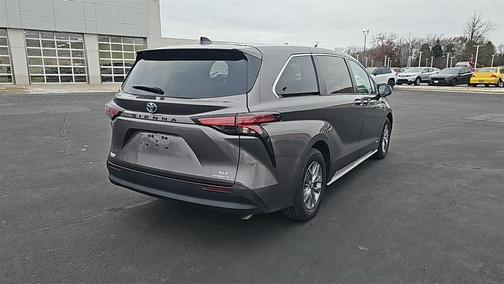 2021 Toyota Sienna XLE 7 Passenger