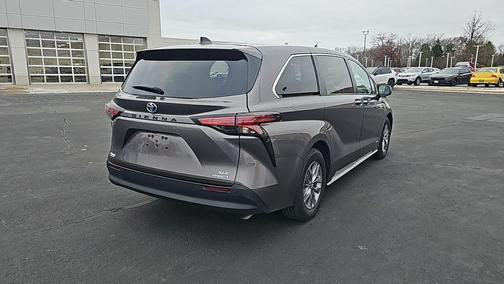 2021 Toyota Sienna XLE 7 Passenger