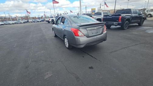Gun Metallic 2018 Nissan Versa 1.6 SV