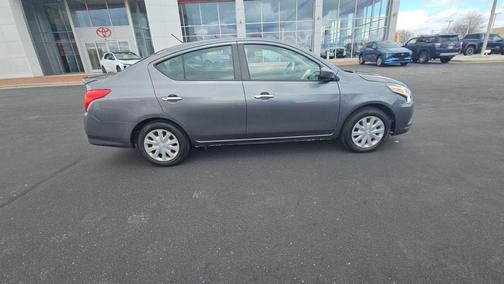 Gun Metallic 2018 Nissan Versa 1.6 SV