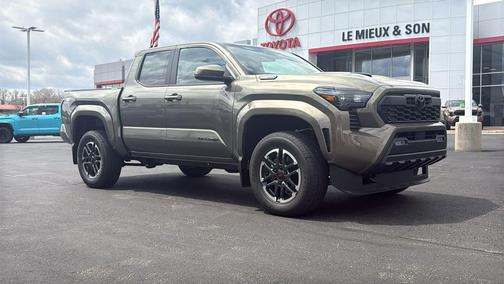 Midnight Black Metallic 2023 Toyota Highlander XLE