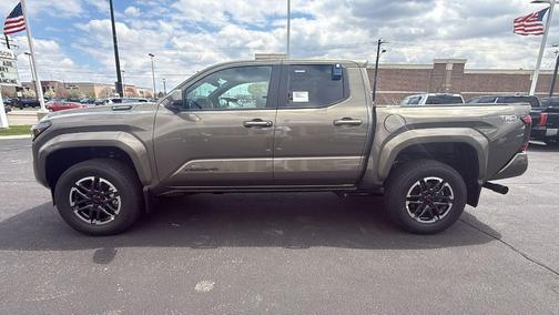 Midnight Black Metallic 2023 Toyota Highlander XLE