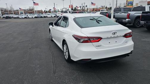 Ice 2023 Toyota Camry LE