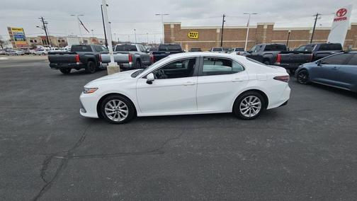 Ice 2023 Toyota Camry LE