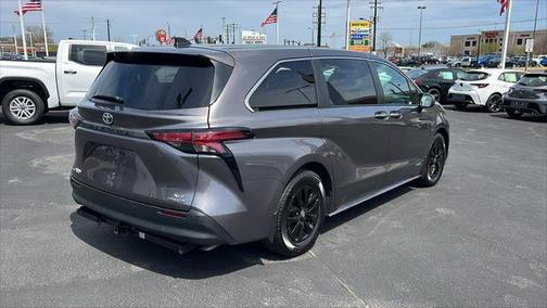 2021 Toyota Sienna XLE 7 Passenger