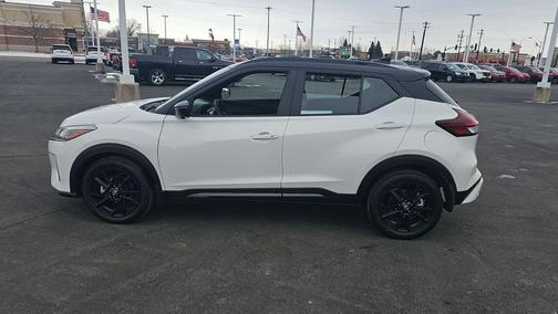 2023 Nissan Kicks SR