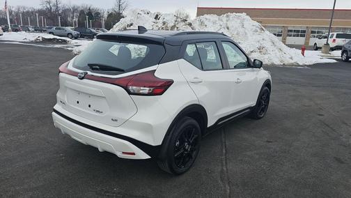 2023 Nissan Kicks SR