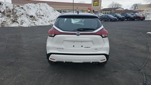 2023 Nissan Kicks SR