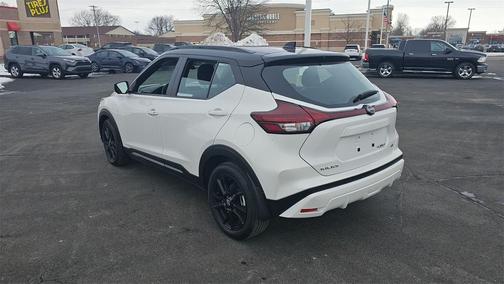 2023 Nissan Kicks SR