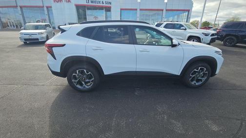 Summit White 2024 Chevrolet Trax LT