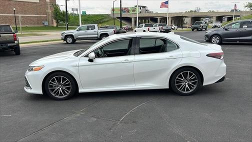 2021 Toyota Camry Hybrid XLE