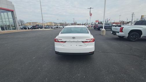 Ice 2025 Toyota Camry LE