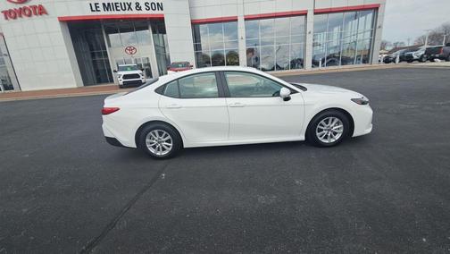 Ice 2025 Toyota Camry LE