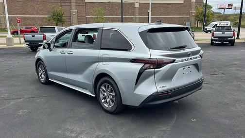 2023 Toyota Sienna LE