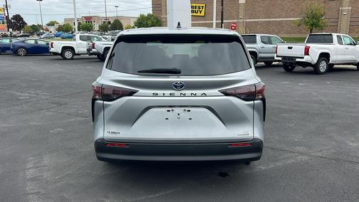 2023 Toyota Sienna LE
