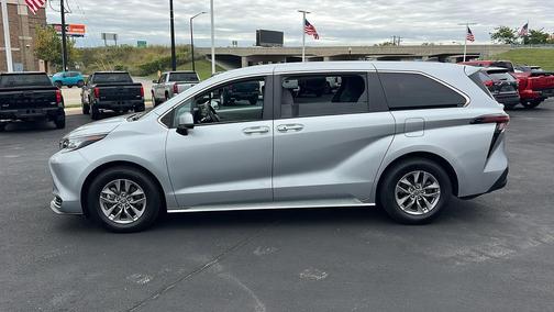 2023 Toyota Sienna LE
