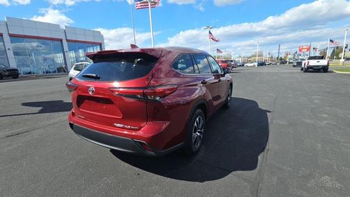 Ruby Flare Pearl 2022 Toyota Highlander XLE