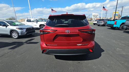 Ruby Flare Pearl 2022 Toyota Highlander XLE