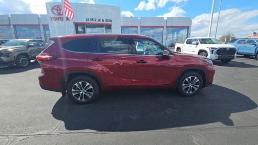 Ruby Flare Pearl 2022 Toyota Highlander XLE