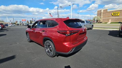 Ruby Flare Pearl 2022 Toyota Highlander XLE
