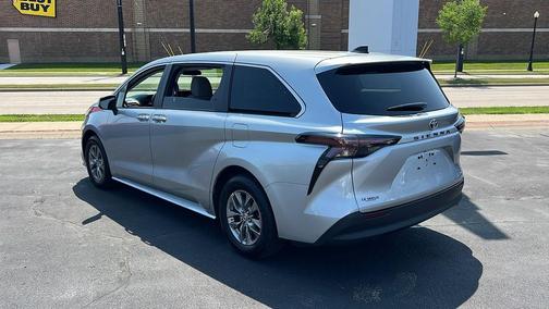 2023 Toyota Sienna LE