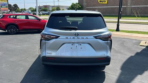 2023 Toyota Sienna LE