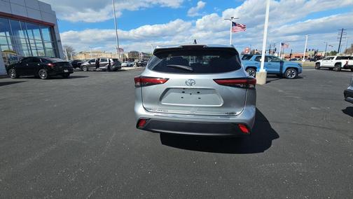 Celestial Silver Metallic 2023 Toyota Highlander L