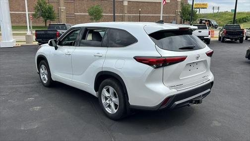 2022 Toyota Highlander LE