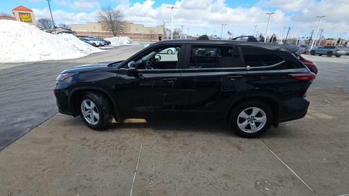 2023 Toyota Highlander LE